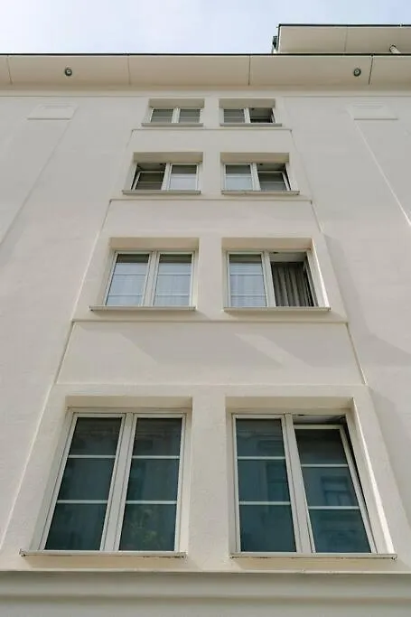 Hip Apt Perfect For 4 Or 6, Great District, Metro Vienna 0*,  Austria