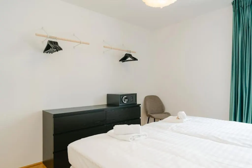Hip Apt Perfect For 4 Or 6, Great District, Metro Vienna 0*,  Austria