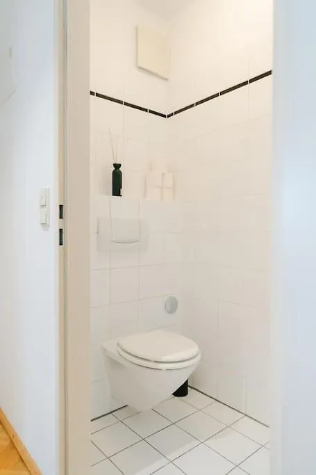 Hip Apt Perfect For 4 Or 6, Great District, Metro Vienna Apartment