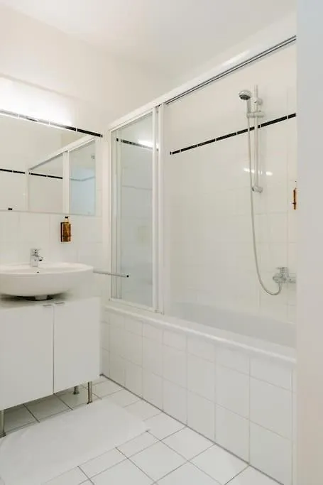 Hip Apt Perfect For 4 Or 6, Great District, Metro Vienna 0*,
