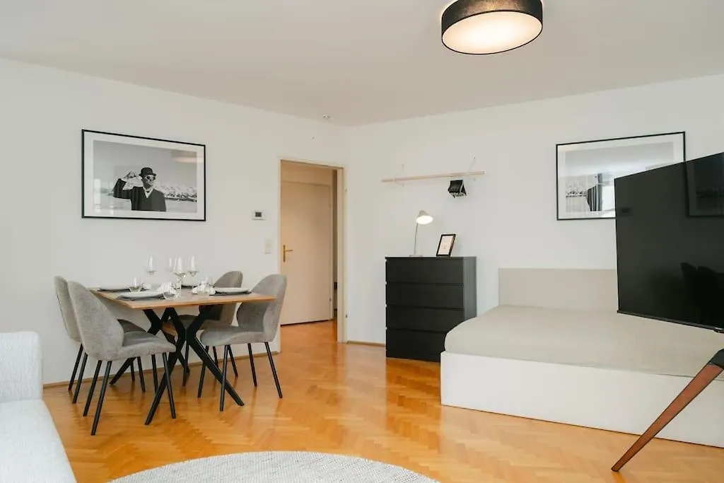 Hip Apt Perfect For 4 Or 6, Great District, Metro Vienna 0*,  Austria