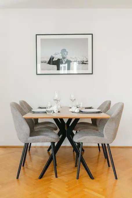 Hip Apt Perfect For 4 Or 6, Great District, Metro Vienna 0*,  Austria