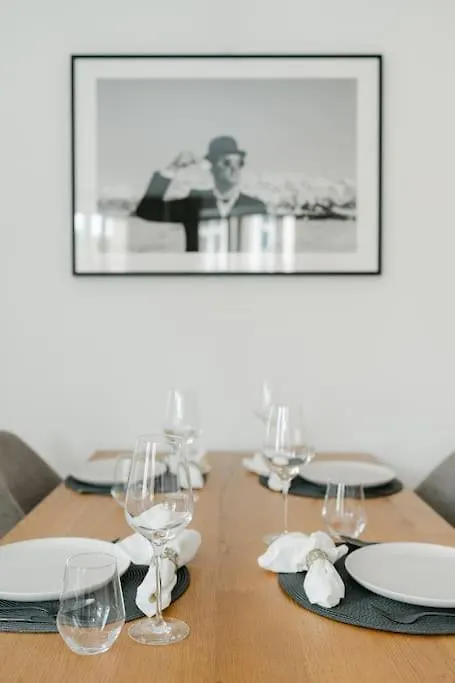 Hip Apt Perfect For 4 Or 6, Great District, Metro Viena Apartamento